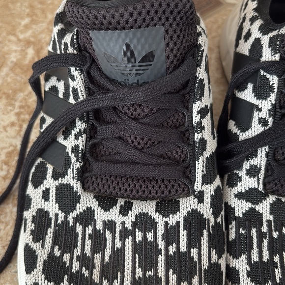 ADIDAS GYM SHOES - Picture 5 of 6